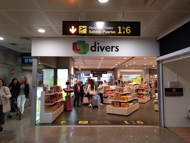 Crítica de aerolíneas. Aeropuerto de Alvedro en A Coruña